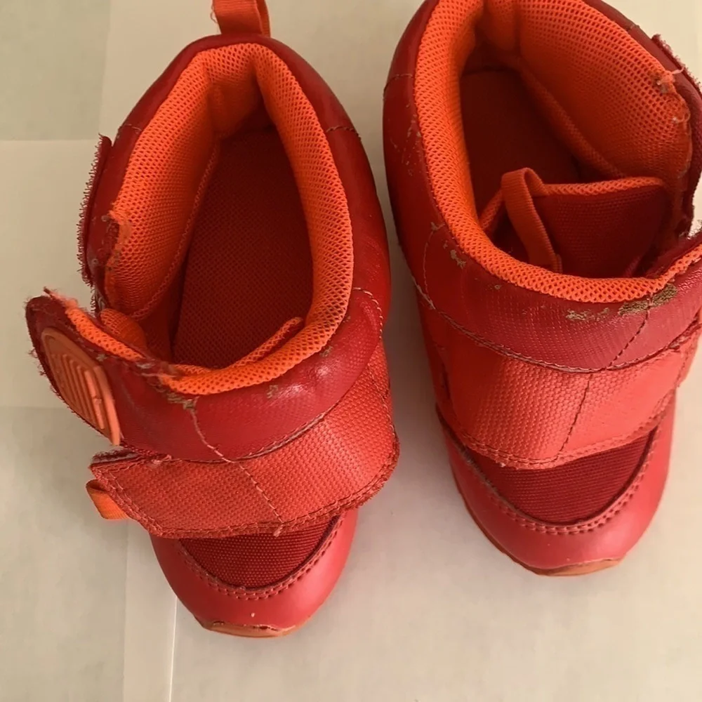𝅺Zara| Kids Sneakers w/t adhesive strap closure- Size 22